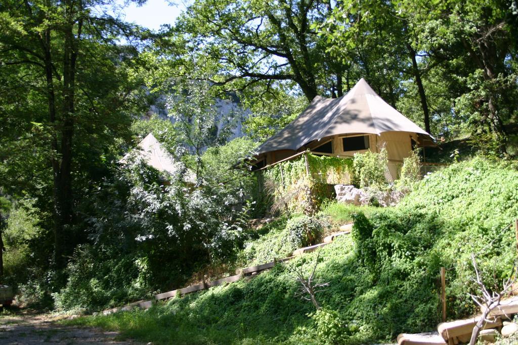 Prehistoric Lodge Vallon-Pont-d'Arc Bilik gambar